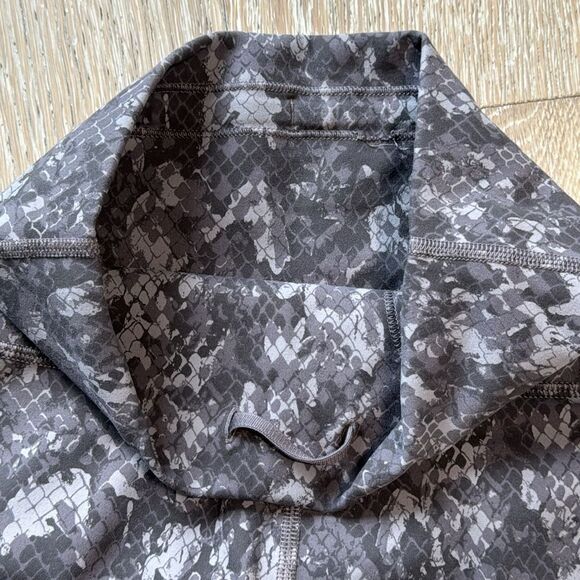 lululemon Wunder Train High-Rise Shorts 8" Lunar Rock Camo Sz2 - Picture 8 of 10